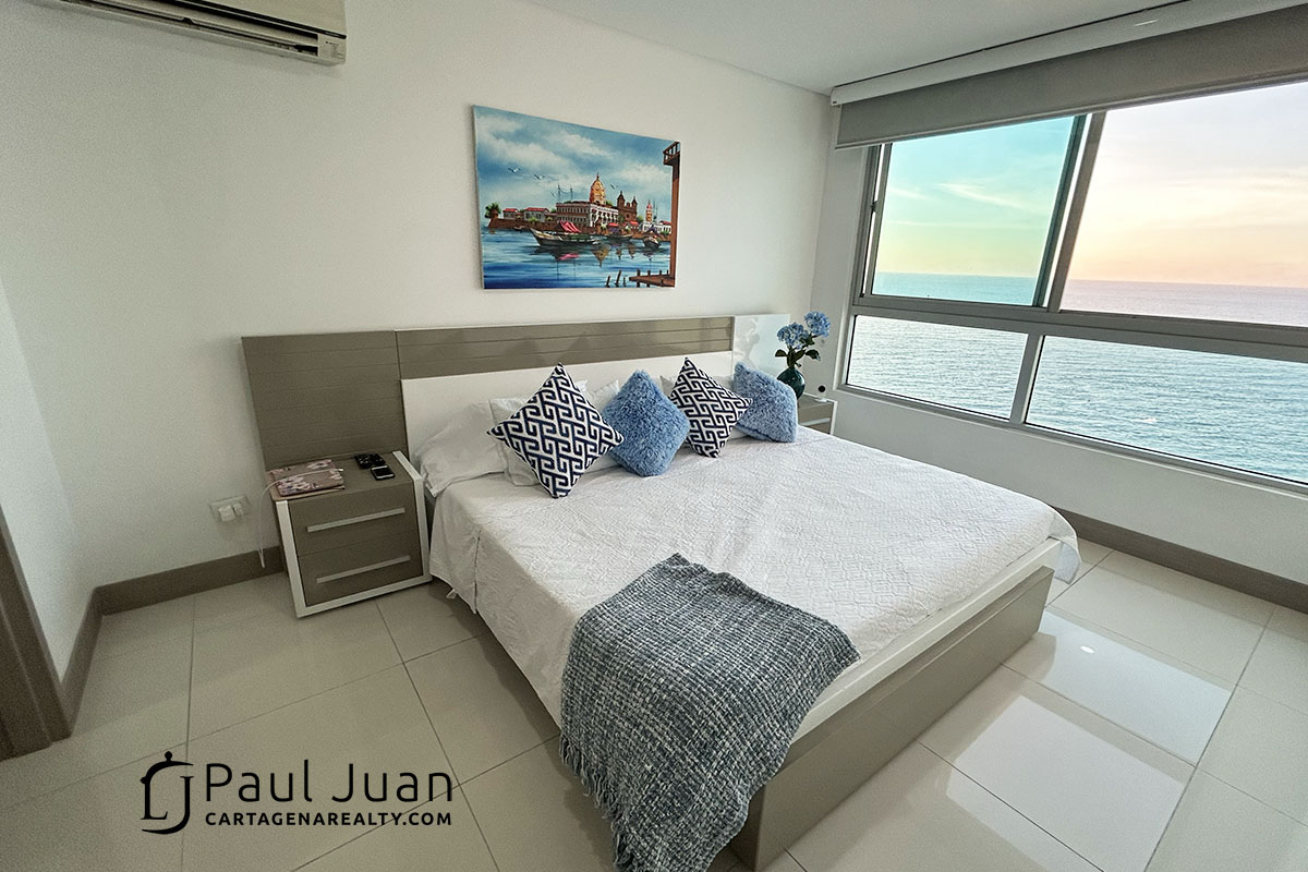 Beachfront vacation rental apartment